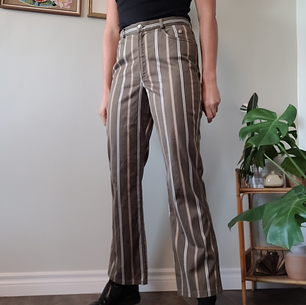 Striped High-Waist Women’s Jeans — Brown/White - Picture 5 of 9